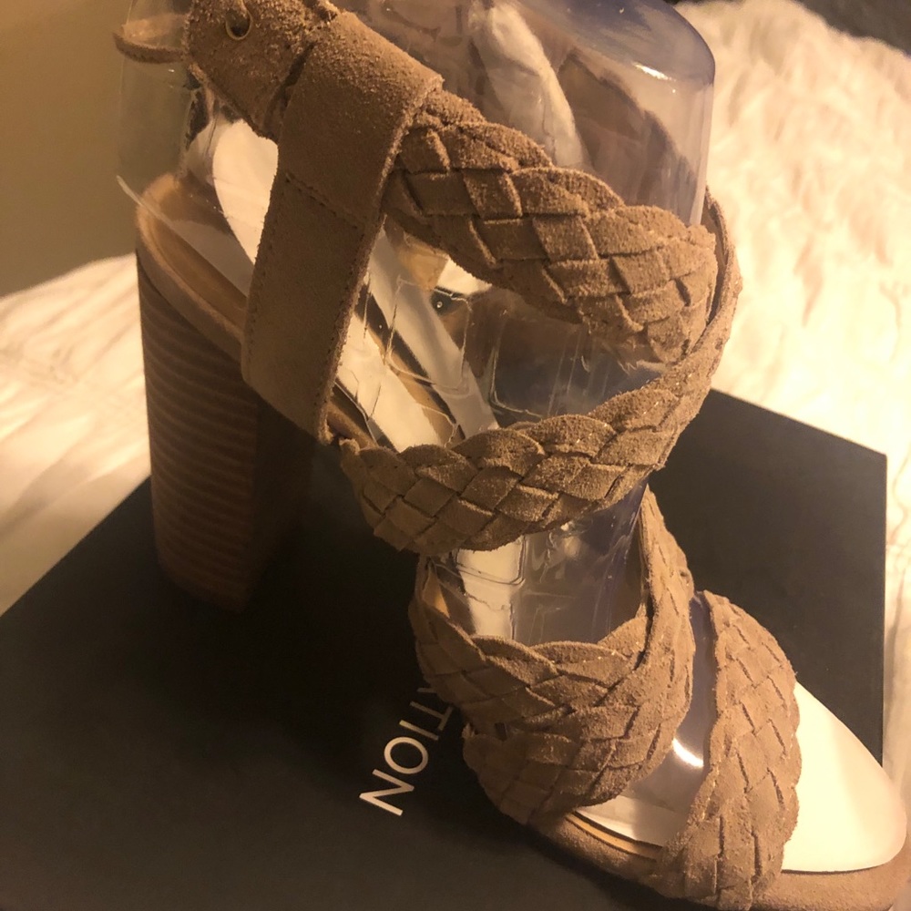 NIB BCBG suede 3” strappy sandals - size 8